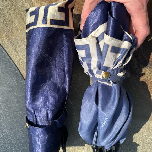 Rare Fendi Zucca umbrella with case - beautiful details! - Picture 2 of 16